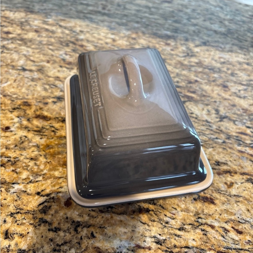 Le Creuset Stoneware Butter Dish UK, Flint - Picture 5 of 13